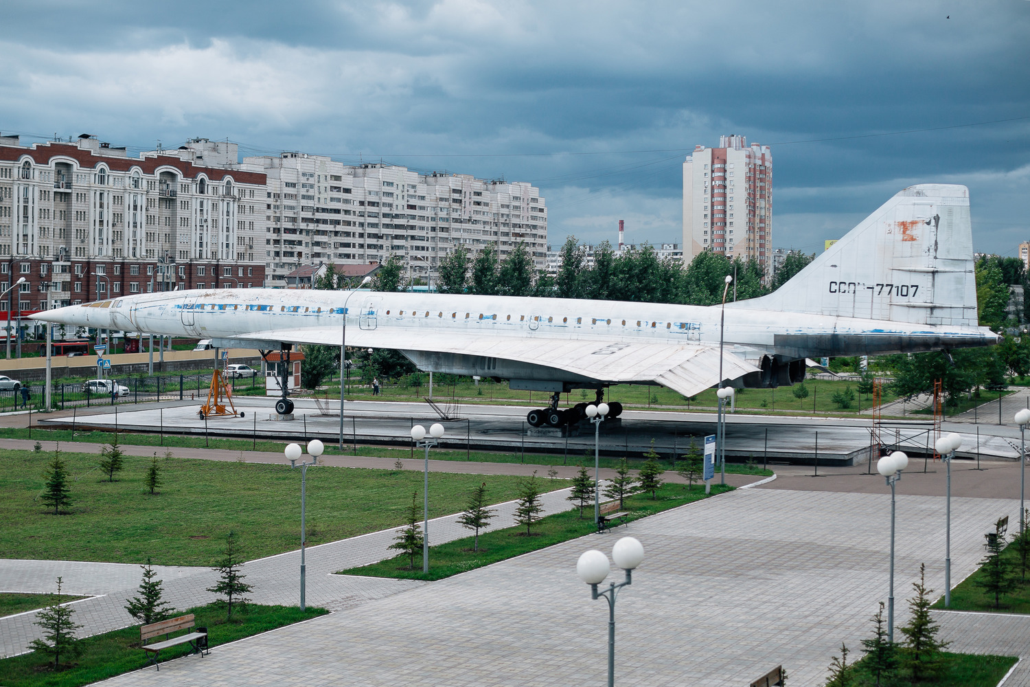 Казань самолет ту-144 около КАИ