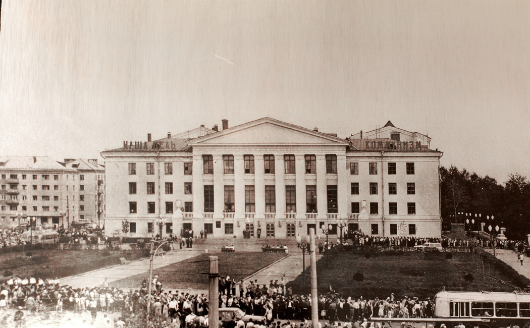 Дк ленина казань. ДК Ленина Тавда. ДК Ленина Бишкек. Старые фотографии ДК Ленина Казань. Дворец культуры 10 летия ТАССР Казань.