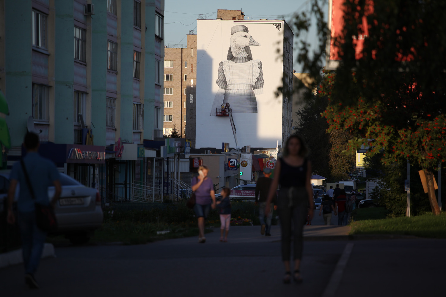 Сказки о золотых яблоках в Альметьевске: уличное искусство в общественных  пространствах Татарстана - Инде