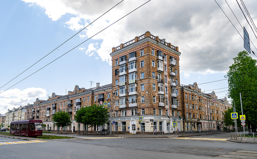 Дом с историей. Как живется в сталинке на перекрестке Гагарина и Декабристов