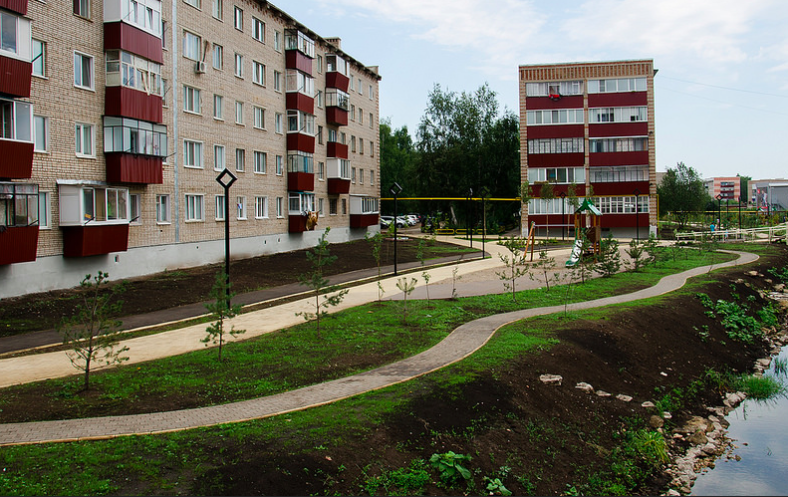 Реки азнакаево. Река черная Азнакаево. Набережная реки черная Азнакаево. Речка черная Азнакаево. Парк чёрная речка Азнакаево.